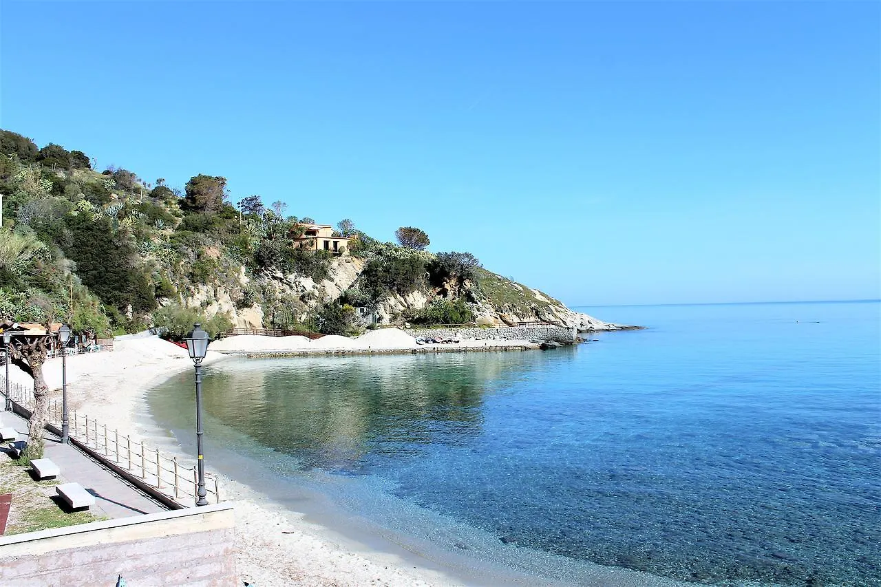 Apartment Appartamenti Le Sirene Sant'Andrea  Italy
